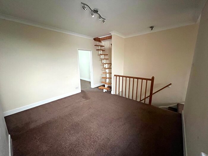 1 Bedroom Flat To Rent In Longcroft Road, Weymouth, DT4