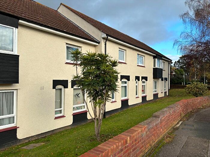 2 Bedroom Flat To Rent In Uplands Park Road, Rayleigh, Essex, SS6