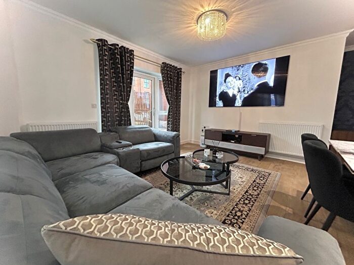 2 Bedroom Flat To Rent In Thimble Crescent, Hackbridge, SM6