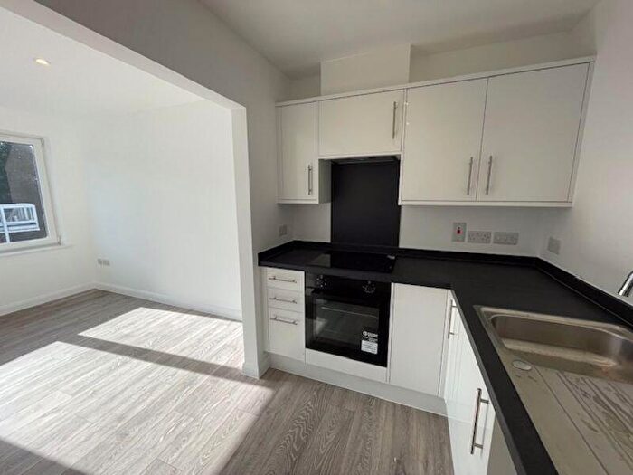 2 Bedroom Flat To Rent In Westway, Caterham, CR3