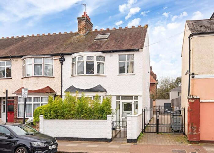 3 Bedroom House For Sale In Ravenstone Street, SW12
