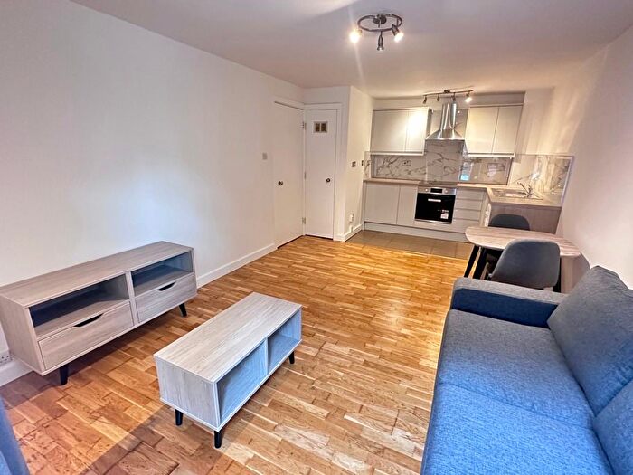 1 Bedroom Flat To Rent In The Chandlers, Leeds, LS2