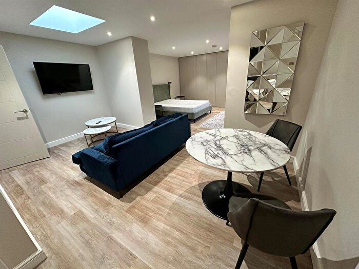 1 Bedroom Flat To Rent In East Parade, Leeds, LS1