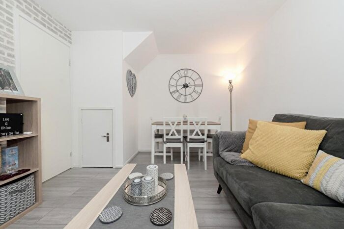 1 Bedroom Terraced House To Rent In Humber Gardens, Bursledon, SO31