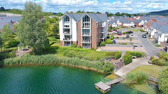 2 Bedroom Flat For Sale In Walters Close, Snodland, ME6