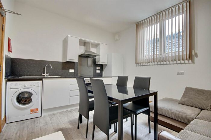 2 Bedroom Flat To Rent In Sandringham Apartments, Osborne Road, Southsea, PO5