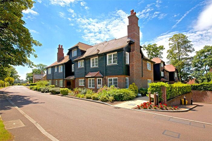 2 Bedroom Flat For Sale In Wall Hall Drive, Aldenham, Watford, Hertfordshire, WD25