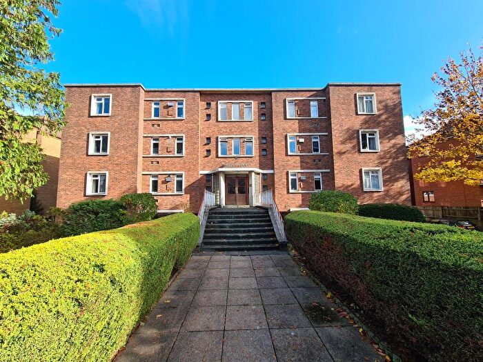 2 Bedroom Apartment To Rent In Hill Lane, SO15