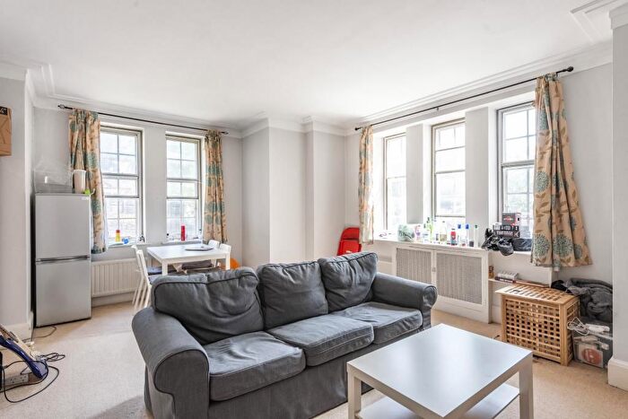 4 Bedroom Flat To Rent In Finchley Road, London, NW3