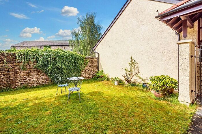 2 Bedroom Flat For Sale In Riverdale Court, Kendal, LA9