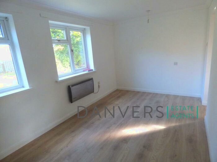 1 Bedroom Flat To Rent In Longhurst Close, Leicester, LE4