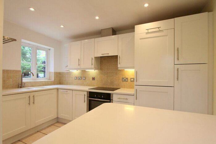 4 Bedroom Town House To Rent In Waverley Close, Kings Sutton, Oxon, OX17