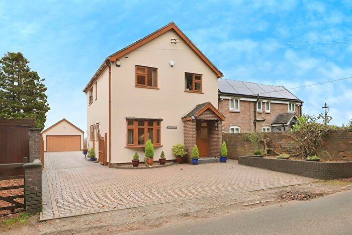 4 Bedroom Detached House For Sale In Hilton Lane, Shareshill, Wolverhampton, WV10