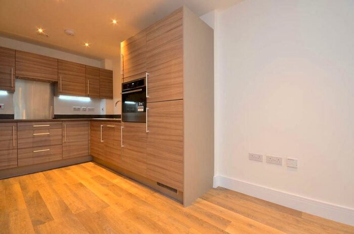 1 Bedroom Flat To Rent In Station Approach, Guildford, GU1