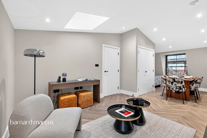 1 Bedroom Flat For Sale In Old Kent Road, London, SE1