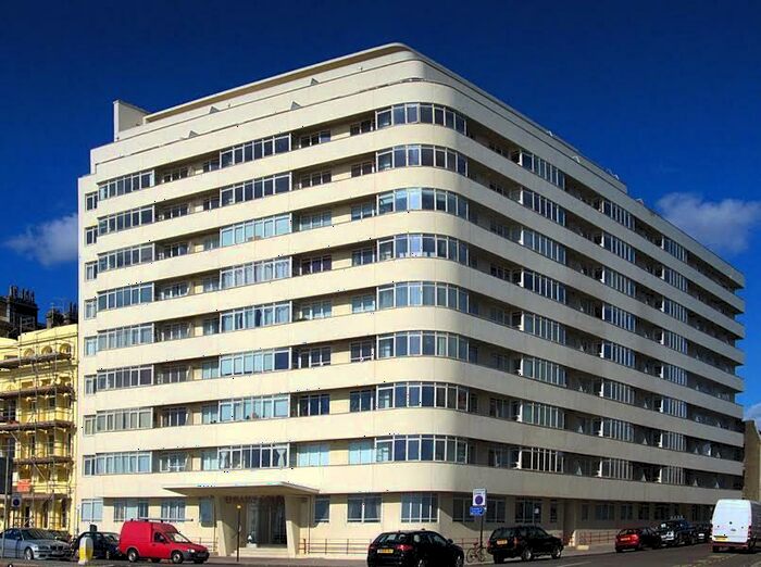 3 Bedroom Flat To Rent In Embassy Court, Kings Road, Brighton, BN1