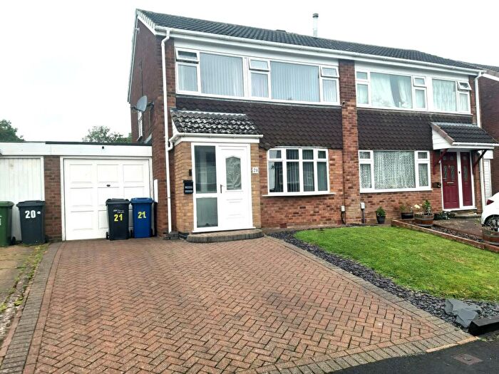 3 Bedroom Semi-Detached House To Rent In Maxstoke Close, Tamworth, B77
