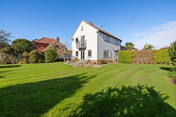 4 Bedroom Detached House For Sale In Wellsfield, Chichester, PO20