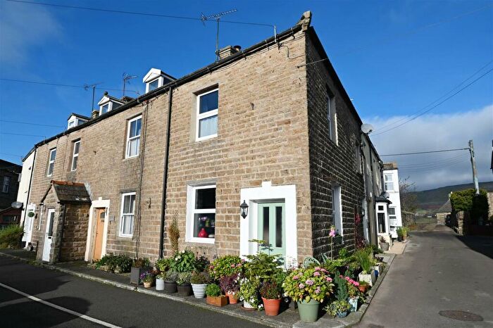 3 Bedroom Cottage For Sale In Market Place, Hawes, DL8