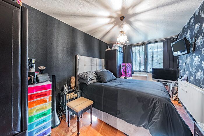 1 Bedroom Flat For Sale In Paulet Road, London, SE5