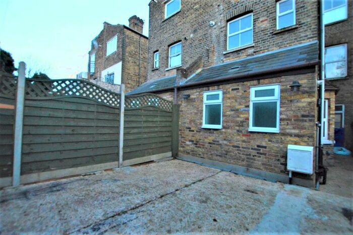 Flat To Rent In Stoney Lane London, SE19