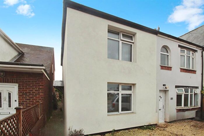 3 Bedroom Semi-Detached House For Sale In Bath Road, Slough, SL1