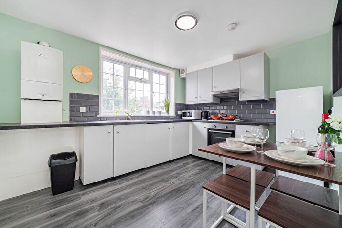 2 Bedroom Flat For Sale In Beaconsfield Road, Mottingham, SE9