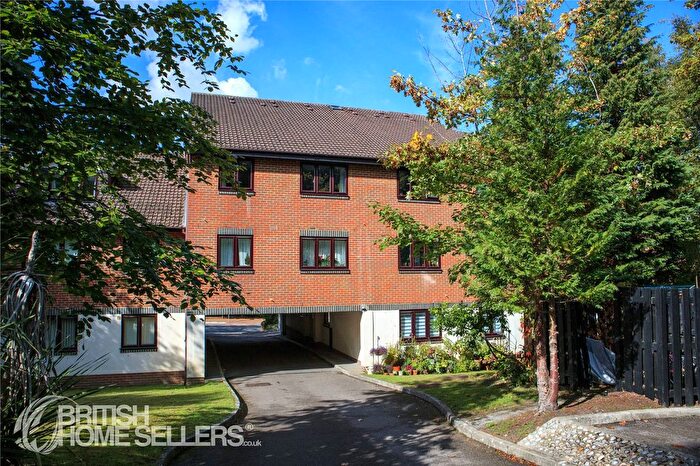 1 Bedroom Flat For Sale In Crowthorne Road, Bracknell, Berkshire, RG12