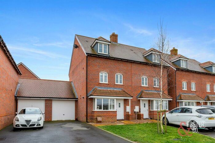 4 Bedroom Semi-Detached House For Sale In Fletcher Way, Henfield, BN5