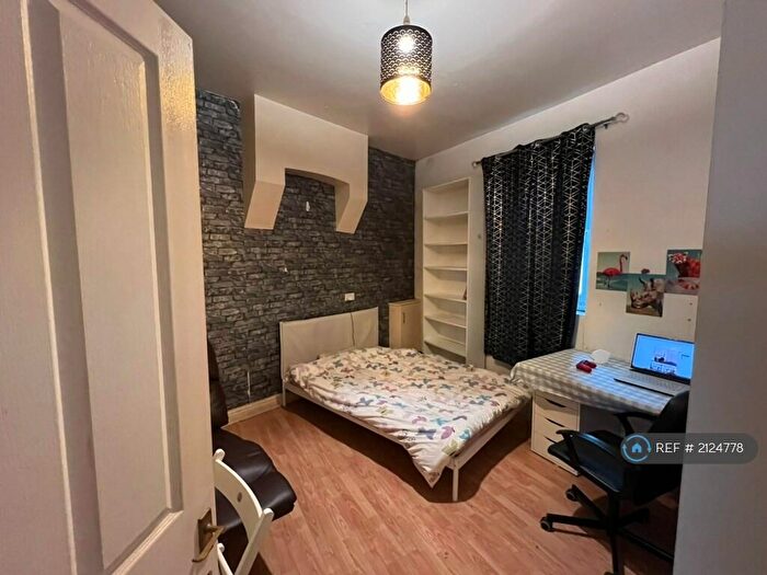 2 Bedroom Flat To Rent In Ilkeston Road, Nottingham, NG7