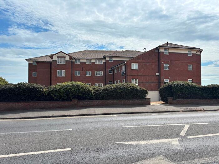 2 Bedroom Flat For Sale In Brighton Road, Lancing, BN15