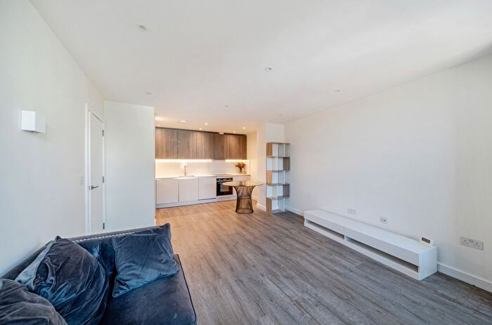 2 Bedroom Flat For Sale In High Street, High Barnet, EN5