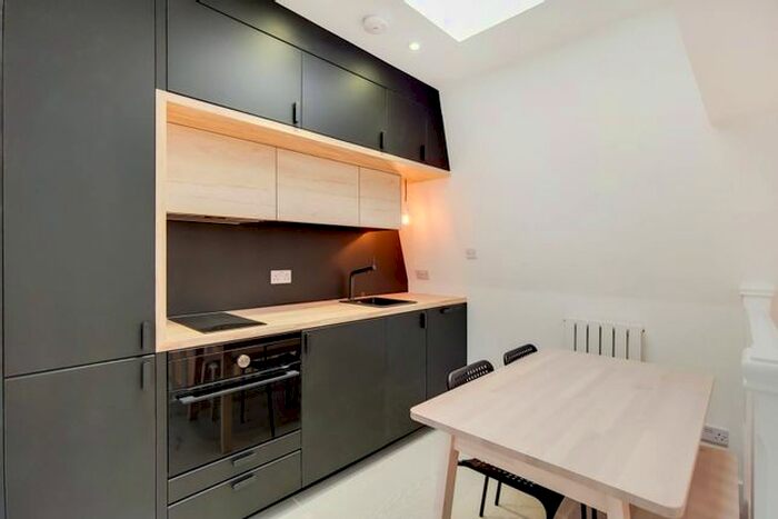 2 Bedroom Flat To Rent In Wilfred Street, Westminster, London, SW1E