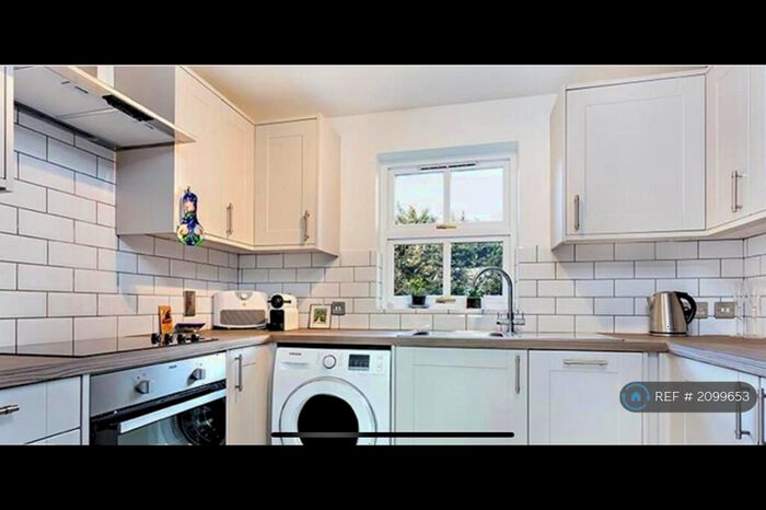 1 Bedroom Flat To Rent In Bow, London, E3