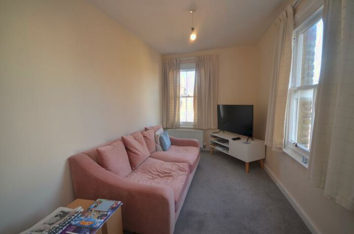 1 Bedroom Flat To Rent In North Cross Rd, Dulwich, London, SE22