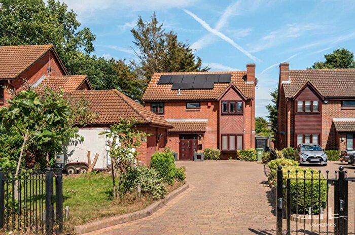 5 Bedroom Detached House For Sale In Rockingham Avenue, Hornchurch, RM11