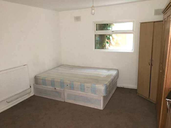 Studio To Rent In Hanworth Road, Hounslow, TW3