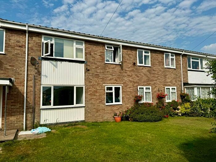 2 Bedroom Flat To Rent In Winsor Close, Hayling Island, PO11