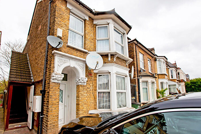 2 Bedroom Flat To Rent In Lea Bridge Road, London, E10