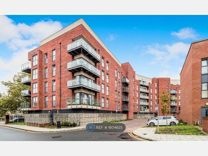 1 Bedroom Flat To Rent In Brunel House, Barking And Dagenham, Dagenham, RM8