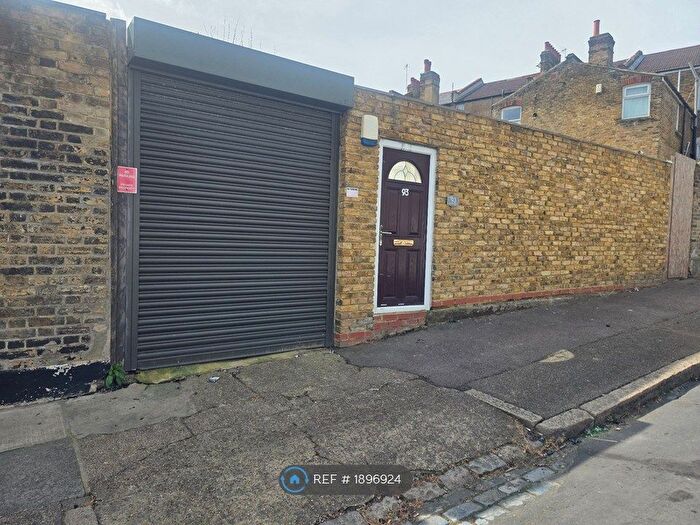 Studio To Rent In Palmerston Crescent, London, SE18