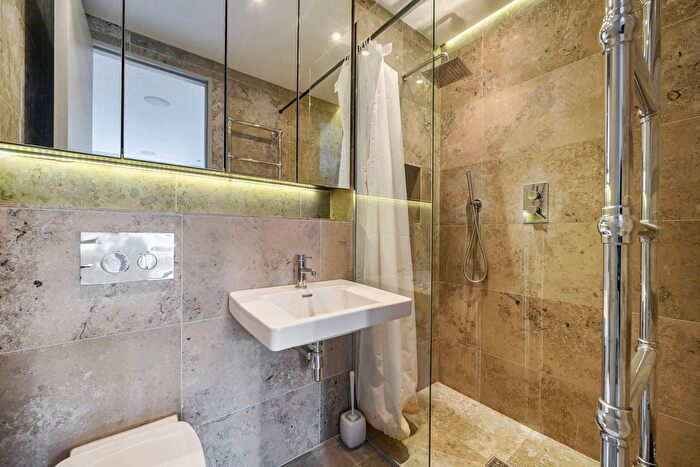 2 Bedroom Flat To Rent In Roger Street, Bloomsbury, London, WC1N