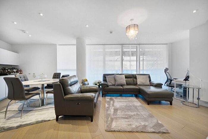 2 Bedroom Flat To Rent In River Gardens Walk, London, SE10