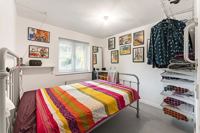 1 Bedroom Apartment For Sale In Tottenham Road, London, N1