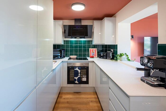 6 Bedroom House To Rent In Sheridan Road, Bath, BA2