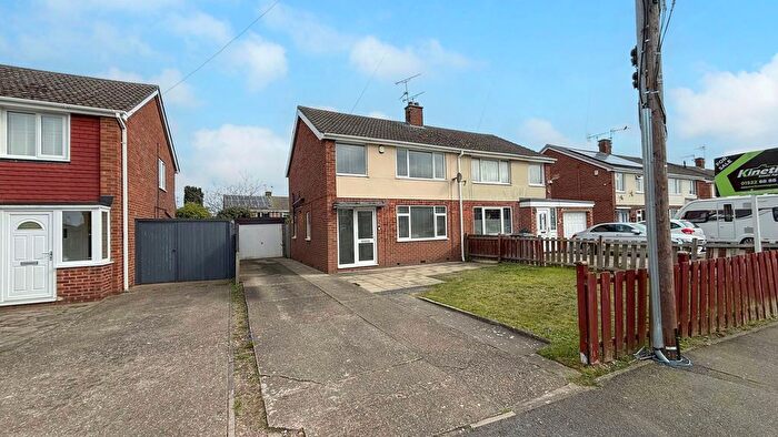 3 Bedroom Semi Detached House For Sale In Hathersage Avenue, North Hykeham, LN6