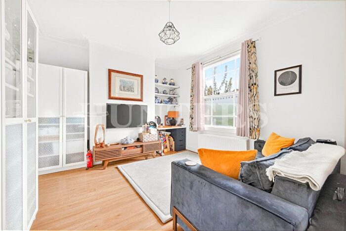 2 Bedroom Flat For Sale In Philip Lane, London, N15