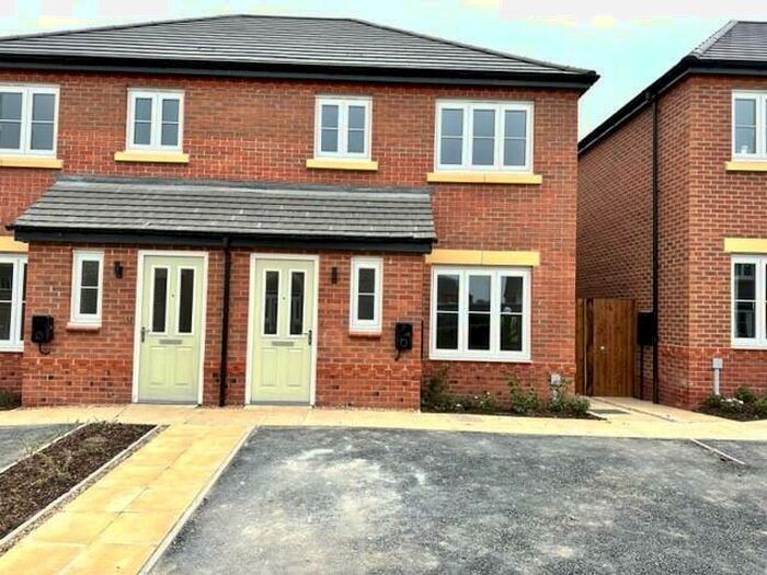 3 Bedroom House To Rent In Chaucer Road, Crewe, CW1