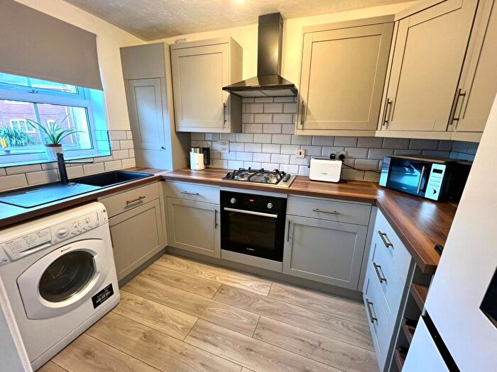 2 Bedroom Flat For Sale In Old Dickens Heath Road, Shirley, Solihull, West Midlands, B90