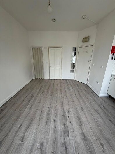 Studio To Rent In Yew Grove, London, NW2